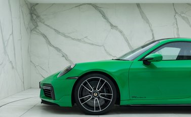 Porsche 911 Turbo S (992) 43
