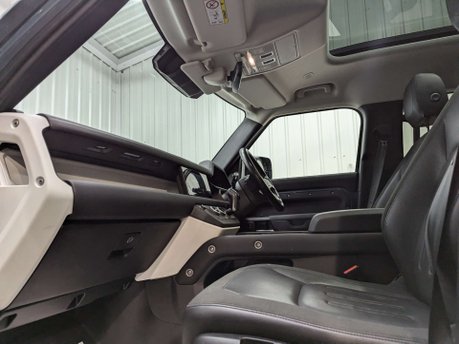 Land Rover Defender 2.0 Defender S D Auto 4WD 5dr 53