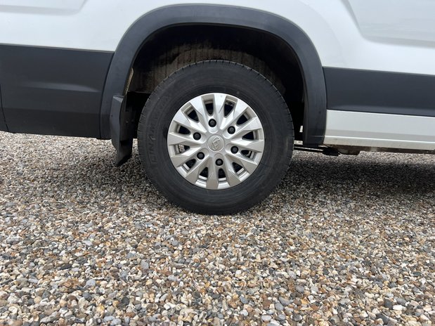 Maxus Deliver 9 LWB L3H2 (SOLD) Medium Roof Alloys Camera Sensors EURO 6 18