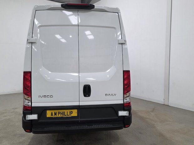 Iveco Daily 2.3 35S14A8 High Roof Comfort Van 4100 WB Hi-Matic 9