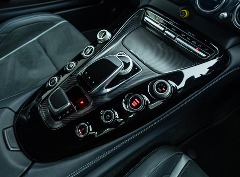 Mercedes-Benz AMG GT R 18