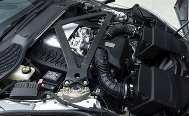 Aston Martin DB11 V8 Shadow Edition 24