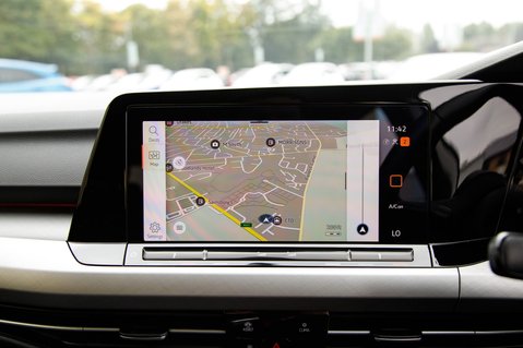 Volkswagen Golf LIFE TSI 29