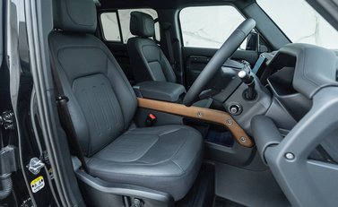 Land Rover Defender 110 D300 X 10