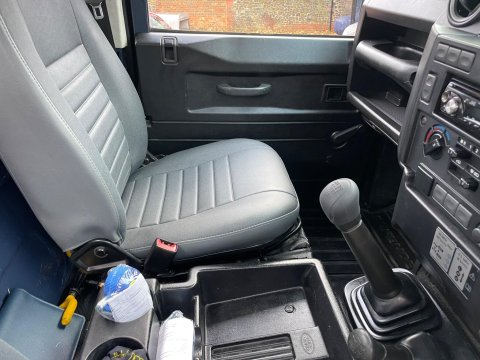 Land Rover Defender 2.4 TDCi Pickup 2dr Diesel Manual 4WD SWB Euro 4 (122 bhp) 33