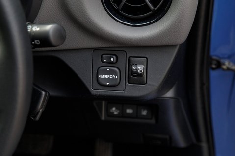 Toyota Yaris VVT-I ICON TECH 15