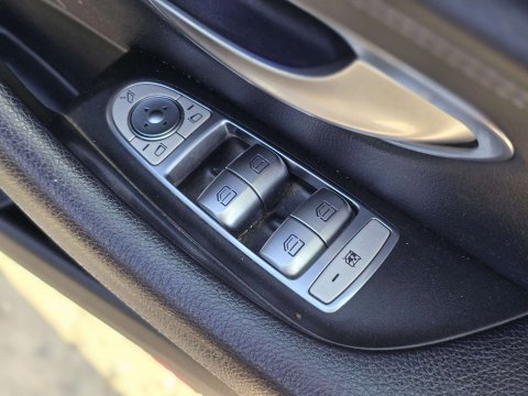 2017 Mercedes-Benz E-Class thumbnail 20