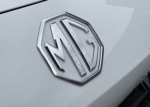 MG MG3 1.5 HYBRID+ SE 4