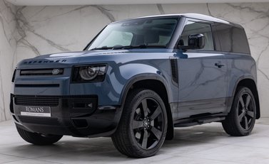 Land Rover Defender 90 D300 X-DYNAMIC HSE 1