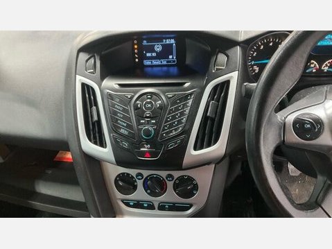 Ford Focus 1.0T EcoBoost Zetec Euro 5 (s/s) 5dr 6