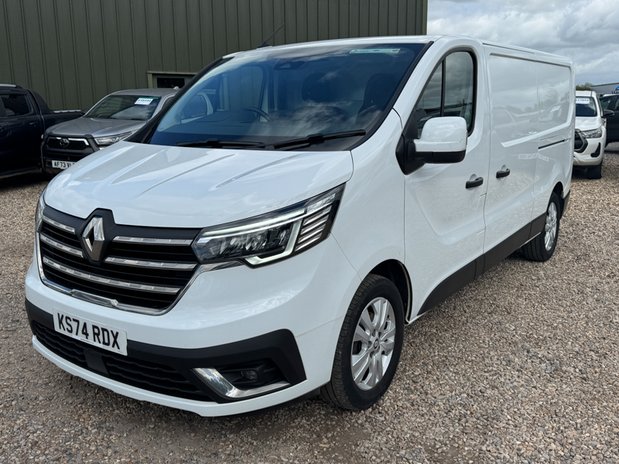 Renault Trafic LWB L2H1 Low Roof LL30 Extra Air Con Alloys Nav Sensors 2