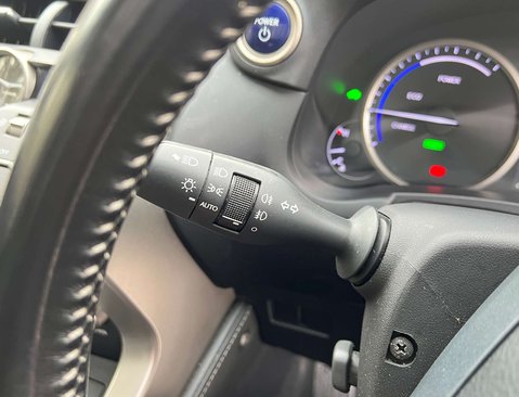 Lexus NX 2.5 NX 300h CVT 4WD 5dr 14