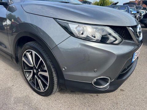Nissan Qashqai 1.2 DIG-T Tekna 2WD Euro 6 (s/s) 5dr 12