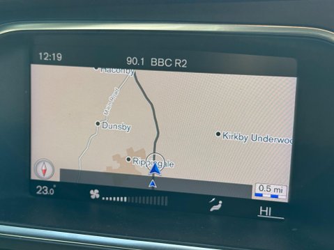 Volvo V40 1.5 T2 R-Design Edition Auto Euro 6 (s/s) 5dr 9