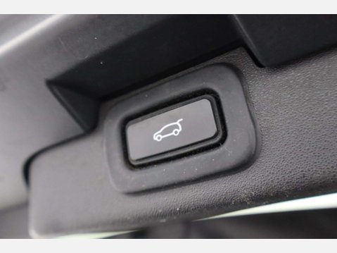Land Rover Discovery 3.0 Discovery R-Dynamic SE D MHEV Auto 4WD 5dr 34