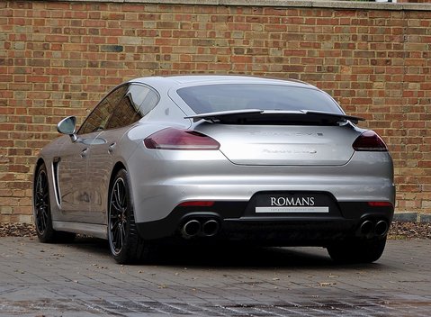 Porsche Panamera Turbo S 40