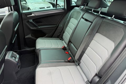 Volkswagen Tiguan R LINE TDI BMT 4MOTION DSG - PAN ROOF - APPLE CAR PLAY -ADAPTIVE CRUISE 32