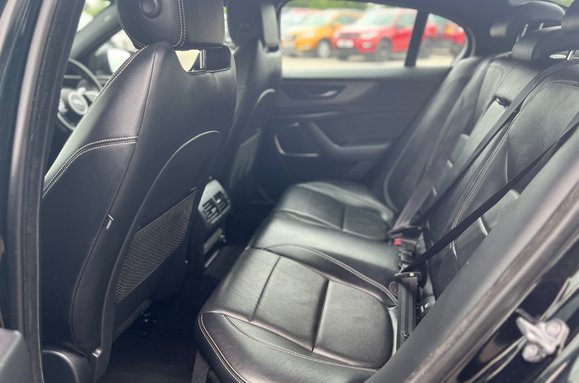 Jaguar XE R-DYNAMIC SE AUTO 33