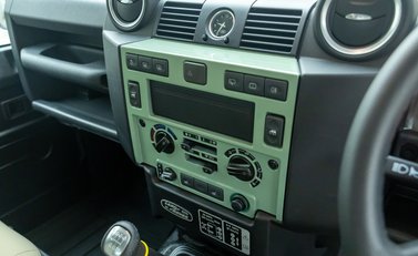 Land Rover Defender 90 HERITAGE HARD TOP 20