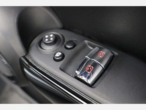 Mini Hatch 1.5 Cooper Exclusive Auto 3dr 20