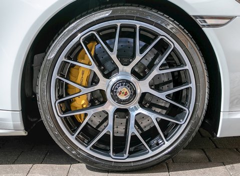 Porsche 911 (991) Turbo S 10