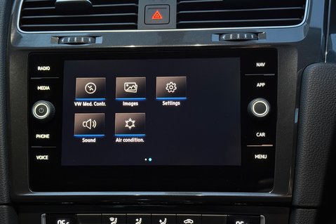 Volkswagen e-Golf E-GOLF - 12 MONTHS MOT -APPLE CAR PLAY  39