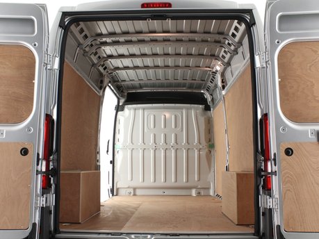 Peugeot Boxer 2.2 BlueHDi L3H2 Professional Premium+ 140ps 10