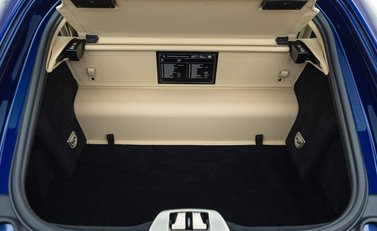 Ferrari 812 Superfast 38