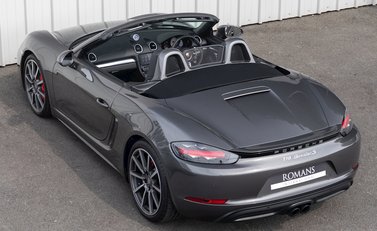 Porsche 718 Boxster S 11