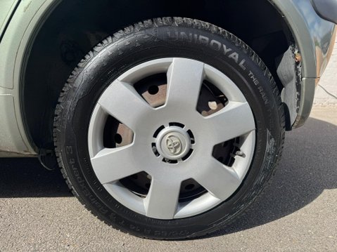 Toyota Yaris 1.0 VVT-i T3 5dr 21