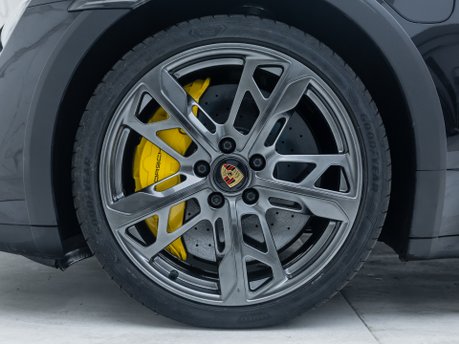 Porsche Taycan TURBO S CROSS TURISMO 