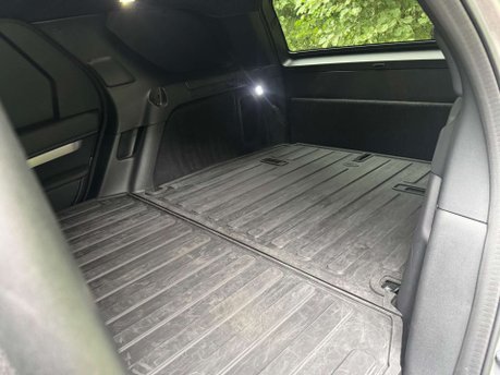 Land Rover Discovery 3.0 Discovery Dynamic HSE D MHEV Automatic 4WD 5dr 37