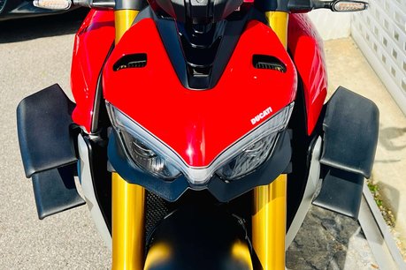 Ducati Streetfighter V4 Streetfighter V4 S 10