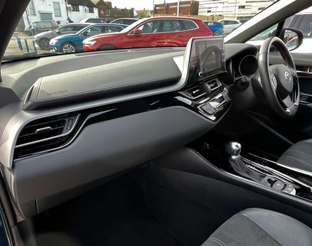 Toyota C-HR 1.8 C-HR GR Sport HEV CVT 5dr 17