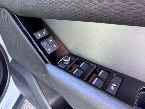 Land Rover Range Rover Velar R-DYNAMIC S 16