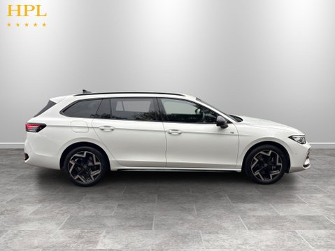 Volkswagen Passat 1.5 TSI eHybrid 19.7kWh R-Line Estate 5dr Petrol Plug-in Hybrid DSG Euro 6 8