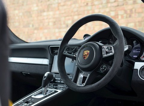 Porsche 911 (991.2) Carrera 4 GTS 11