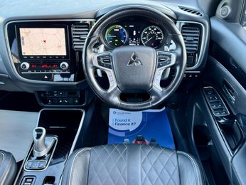 Mitsubishi Outlander 2.4h TwinMotor 13.8kWh Exceed Safety CVT 4WD Euro 6 (s/s) 5dr