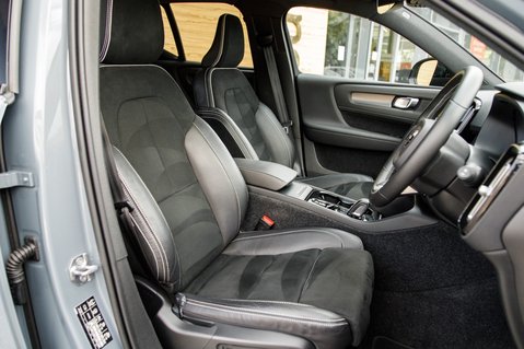 Volvo XC40 B4 R-DESIGN PRO AWD MHEV 36