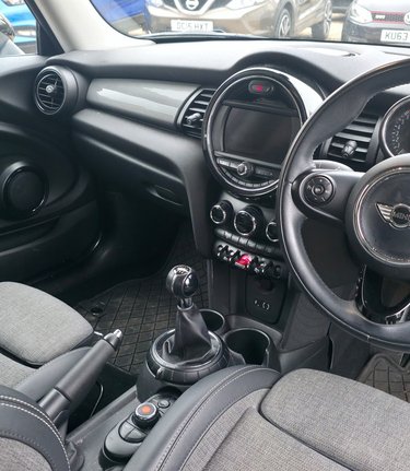 Mini Hatch COOPER.. 6 SERVICES.. ONLY £20 ROAD TAX.. STUNNING EXAMPLE 3