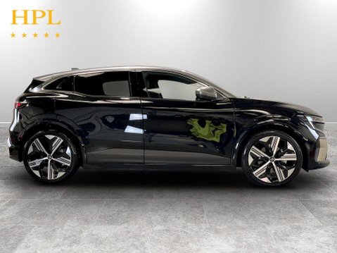 Renault Megane E-Tech 60kWh iconic Hatchback 5dr Electric Auto (optimum charge) (220 ps) 1 Owner 8