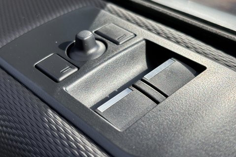 Land Rover Discovery D300 R-Dynamic HSE MHEV Panel Van 41