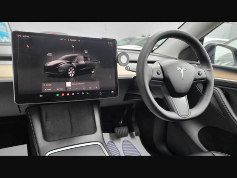 Tesla Model Y LONG RANGE AWD 11