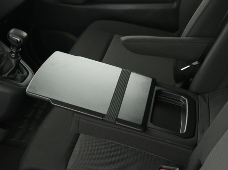 Citroen Dispatch XL 1.5 BlueHDi 120ps Driver 13