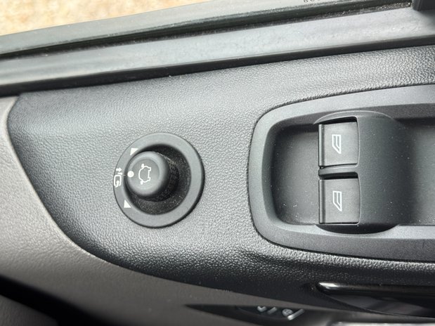 Ford Transit Custom SWB L1H1 Low Roof Limited 280 Air Con Alloys Sensors EURO 6 23