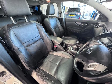 Nissan Qashqai 1.2 DIG-T Tekna 2WD Euro 5 (s/s) 5dr 10