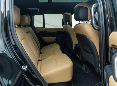 Land Rover Defender 110 D250 X-DYNAMIC HSE 18