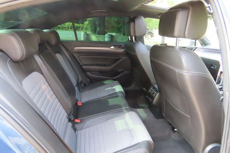 Volkswagen Passat 2.0 TDI R-Line Saloon 4dr Diesel DSG Euro 6 (s/s) (190 ps) 9