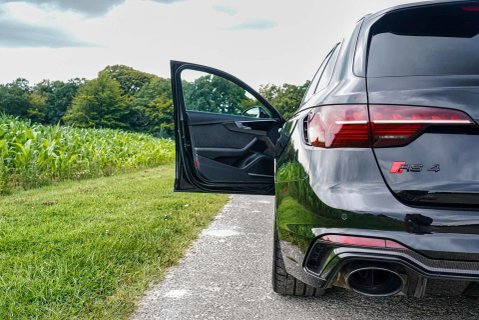 Audi RS4 Carbon Black 7