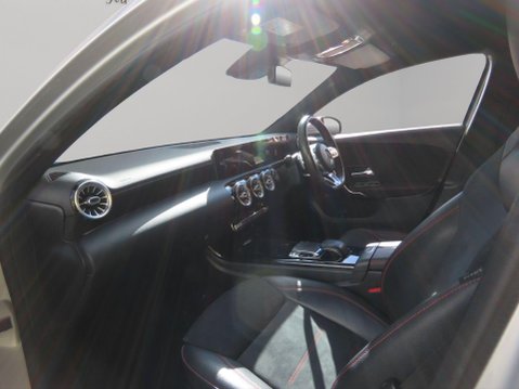 Mercedes-Benz A Class 1.5 A180d AMG Line (Premium) 7G-DCT Euro 6 (s/s) 5dr 11
